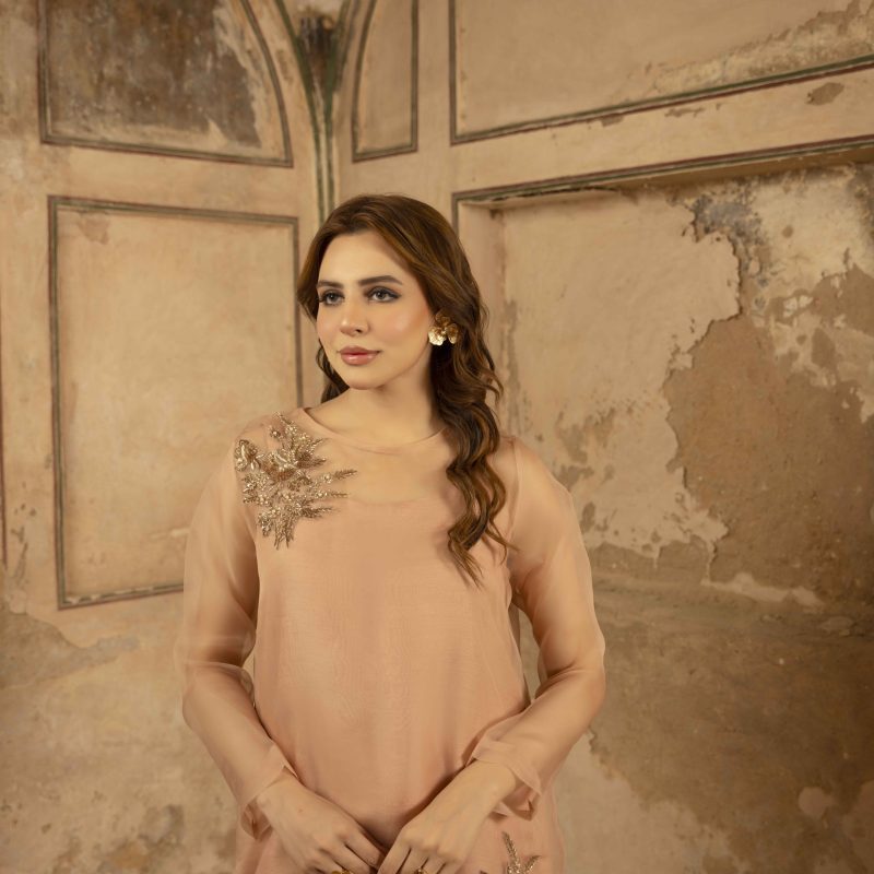 Blush Reverie – Subtle Grace