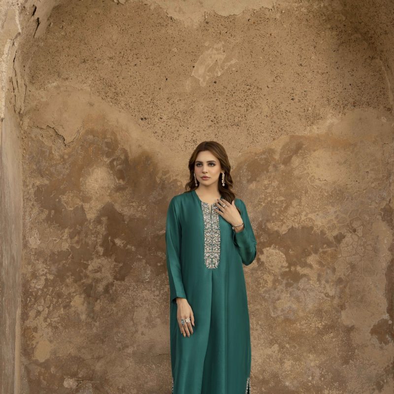 Emerald Veil – Whisper of Royalty